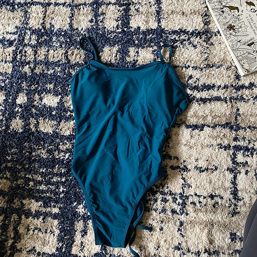 One piece - Picture 3 of 3